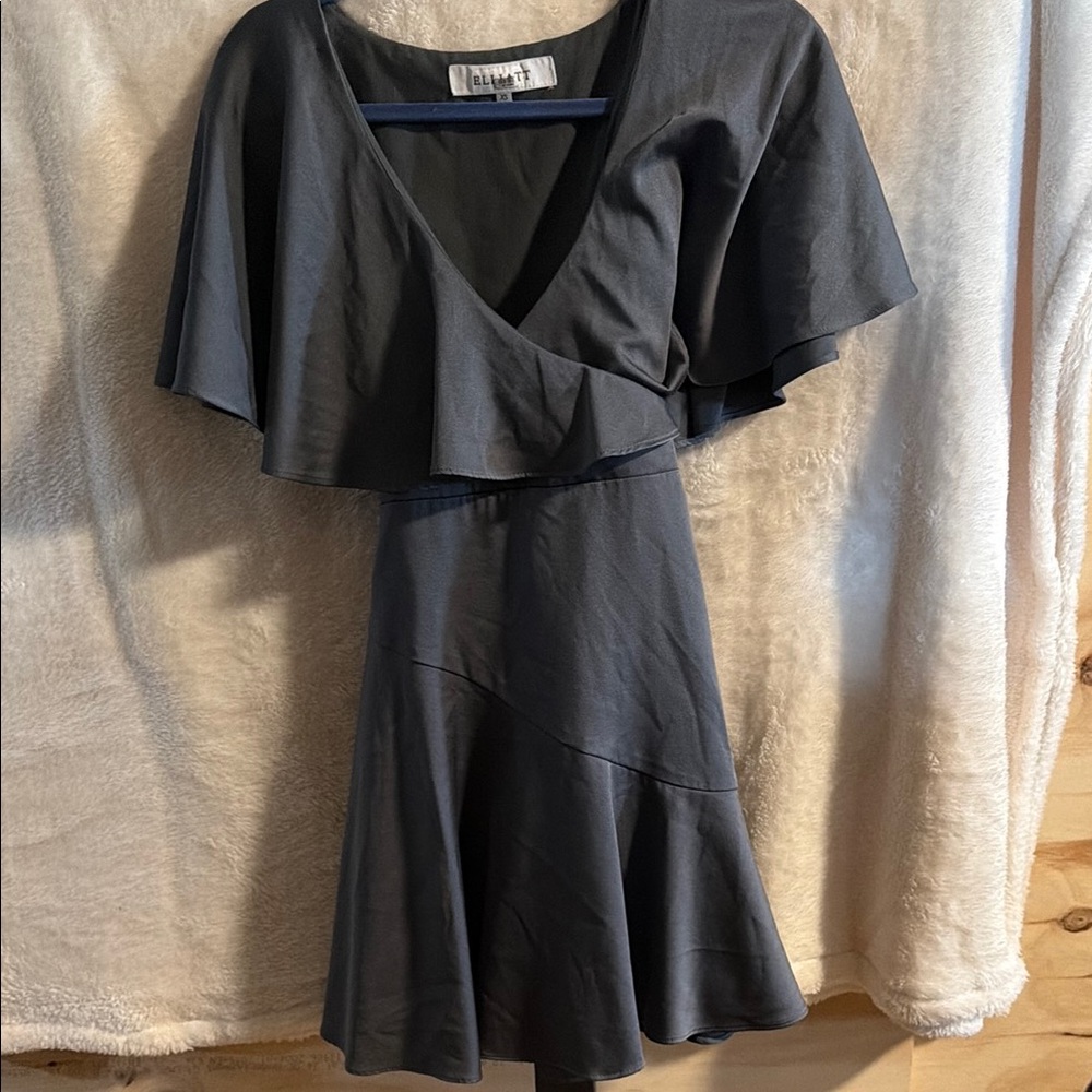 Beautiful grey dress. Comes to mid thigh on me (5’6”). Size XS